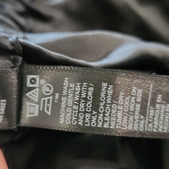 Athleta Cool Calm Romper Silky fabric Black $119 NWT - Picture 11 of 11